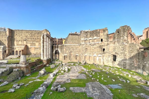 roman-ruins-center-rome